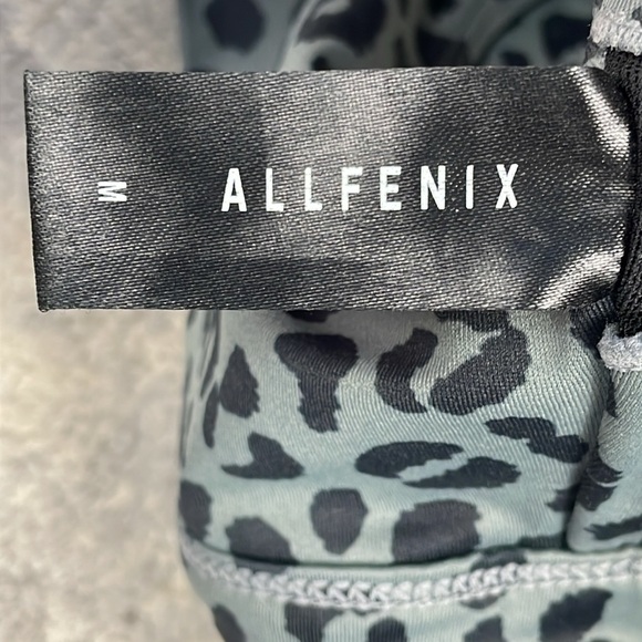 Allfenix Longline Sports Bra In Leopard Print Gray Back Cut Out Sz M - Picture 8 of 10